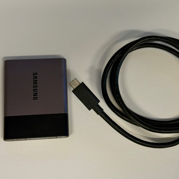 Portable Samsung T3 SSD Drive - 2 TB - Picture 2 of 2